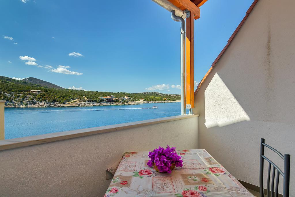 Apartmani Cico Gdinj Extérieur photo