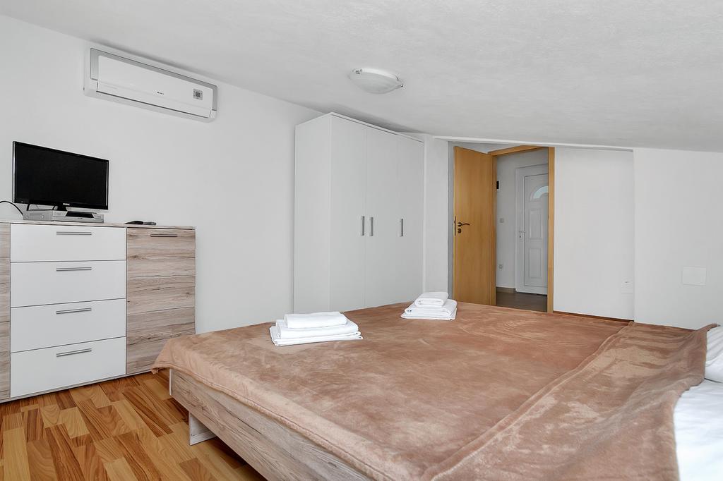 Apartmani Cico Gdinj Extérieur photo