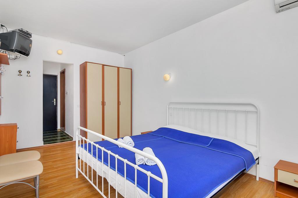 Apartmani Cico Gdinj Extérieur photo