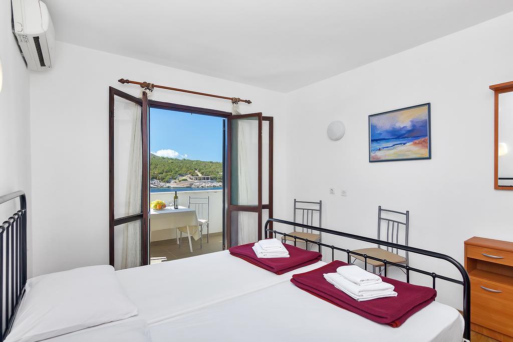 Apartmani Cico Gdinj Extérieur photo